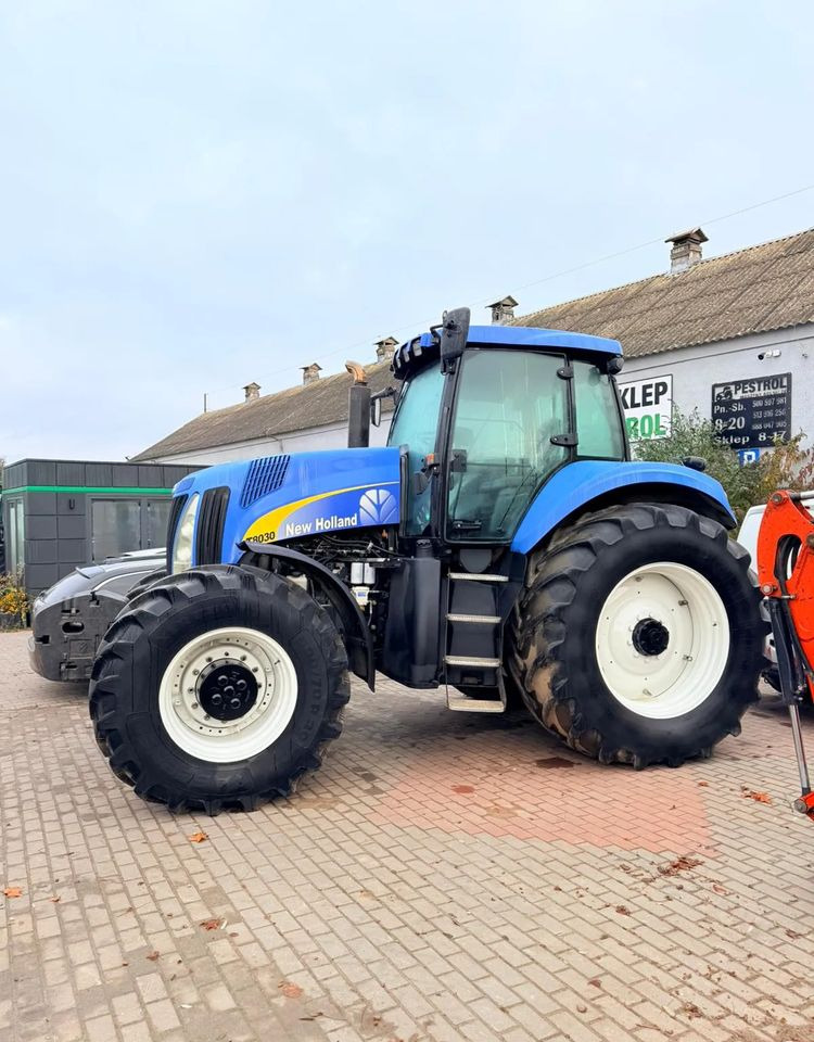 New Holland T8030 - Traktors: foto 5 New Holland T8030 - Traktors: foto 5