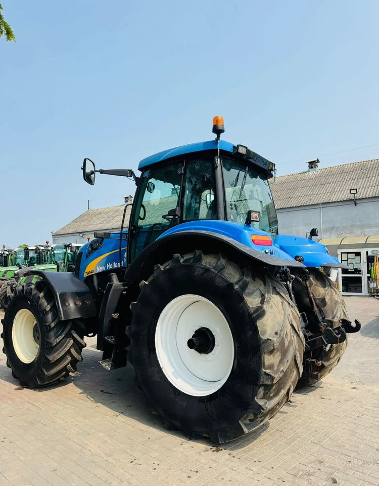 New Holland T8040 - Traktors: foto 5 New Holland T8040 - Traktors: foto 5
