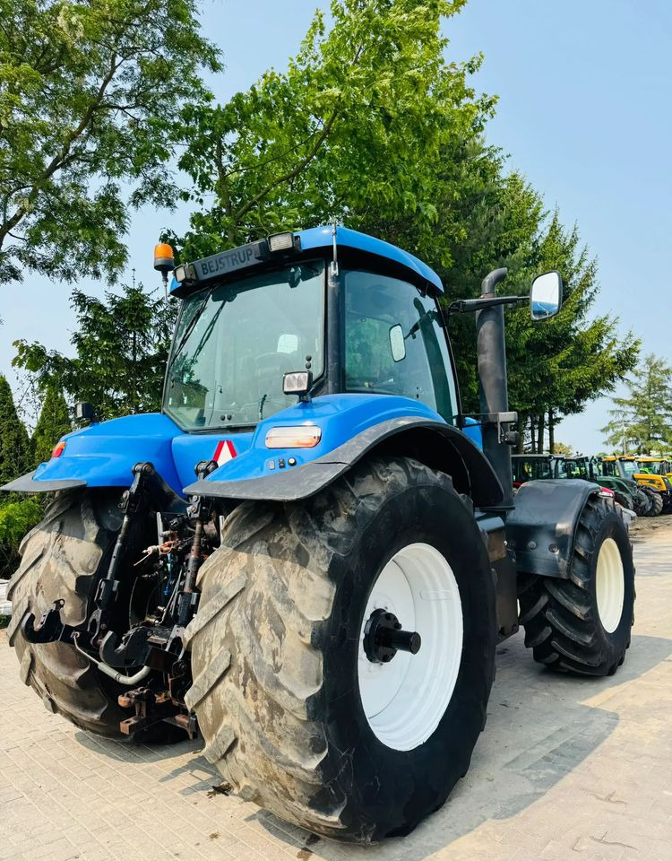 New Holland T8040 - Traktors: foto 3 New Holland T8040 - Traktors: foto 3