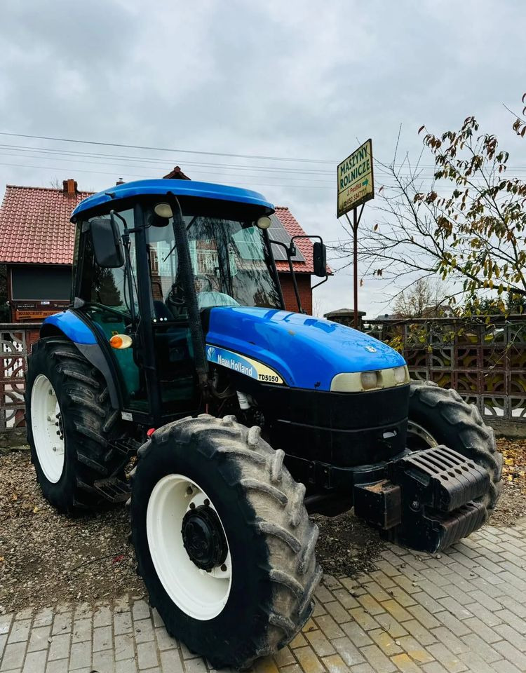 New Holland TD5050 - Traktors: foto 1 New Holland TD5050 - Traktors: foto 1