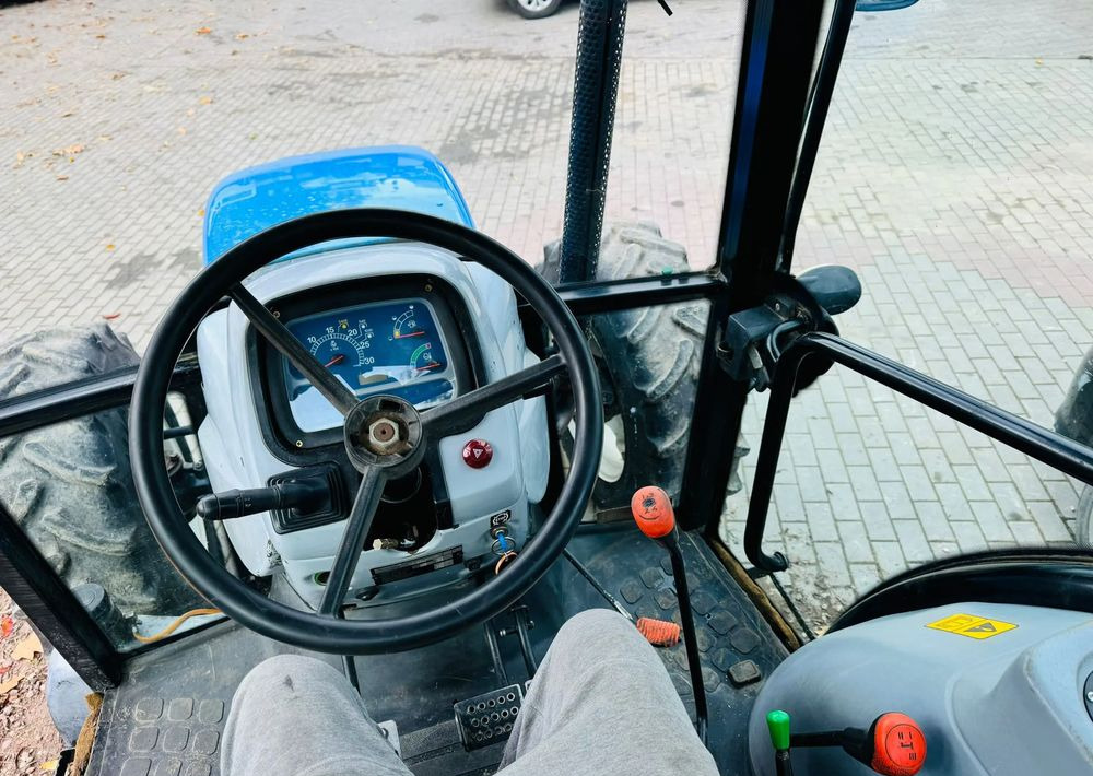 New Holland TD5050 - Traktors: foto 4 New Holland TD5050 - Traktors: foto 4