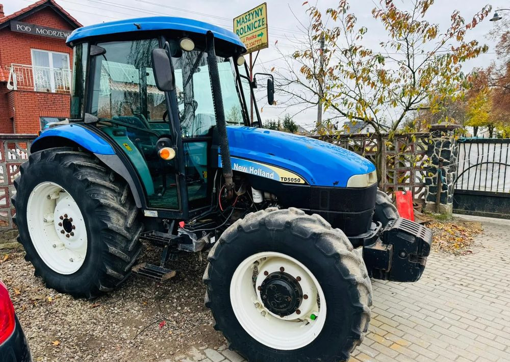 New Holland TD5050 - Traktors: foto 3 New Holland TD5050 - Traktors: foto 3
