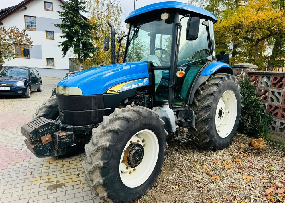 New Holland TD5050 - Traktors: foto 2 New Holland TD5050 - Traktors: foto 2