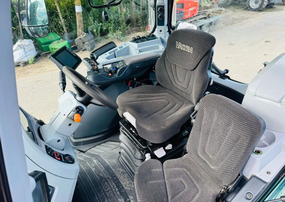 Traktors Valtra T214 Versu: foto 13