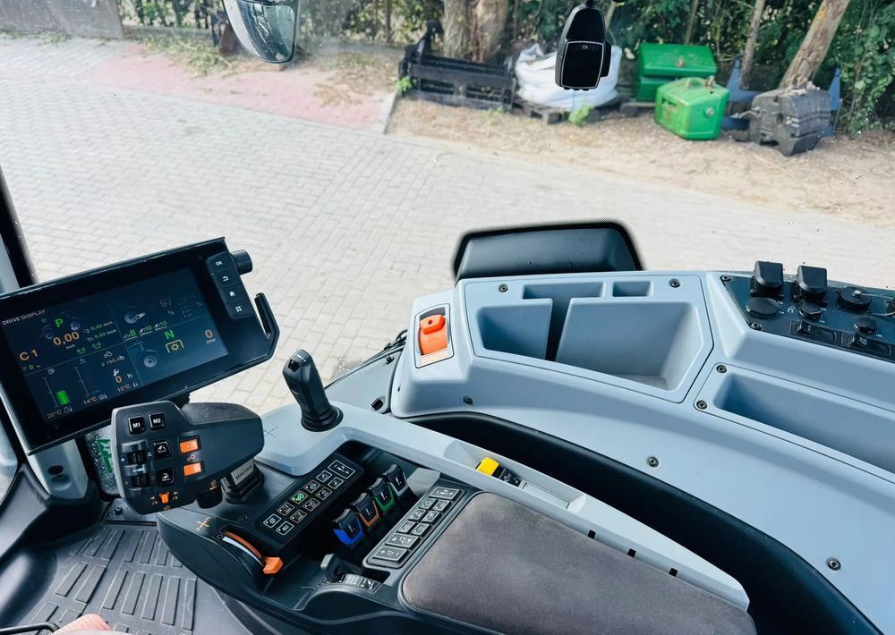Traktors Valtra T214 Versu: foto 17