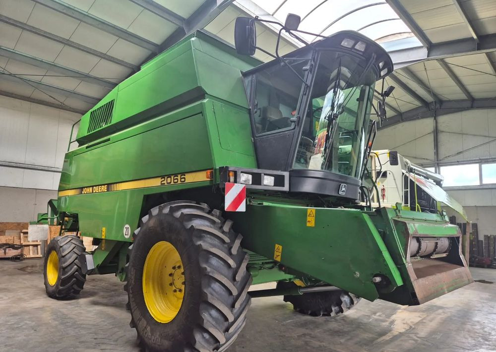 John Deere 2066 - Labības kombains: foto 1 John Deere 2066 - Labības kombains: foto 1