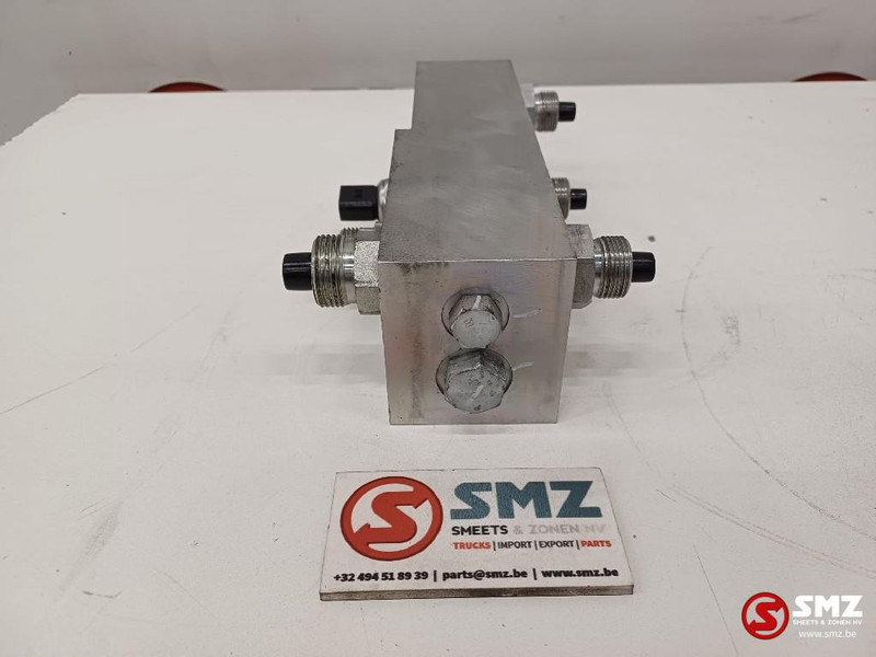 Caterpillar Hydraulic block Caterpillar - Hidraulika - Kravas automašīna: foto 3 Caterpillar Hydraulic block Caterpillar - Hidraulika - Kravas automašīna: foto 3