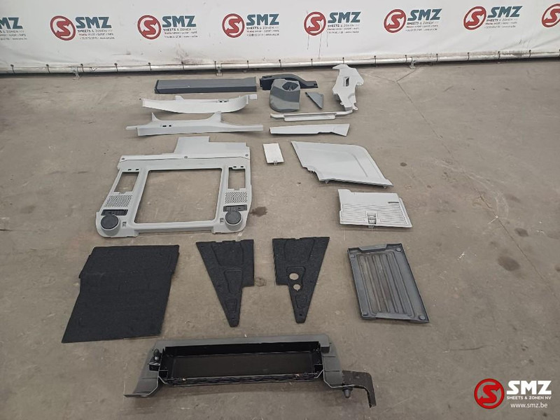 Caterpillar Lot of cabin parts Caterpillar - Kabīne un interjers - Kravas automašīna: foto 1 Caterpillar Lot of cabin parts Caterpillar - Kabīne un interjers - Kravas automašīna: foto 1