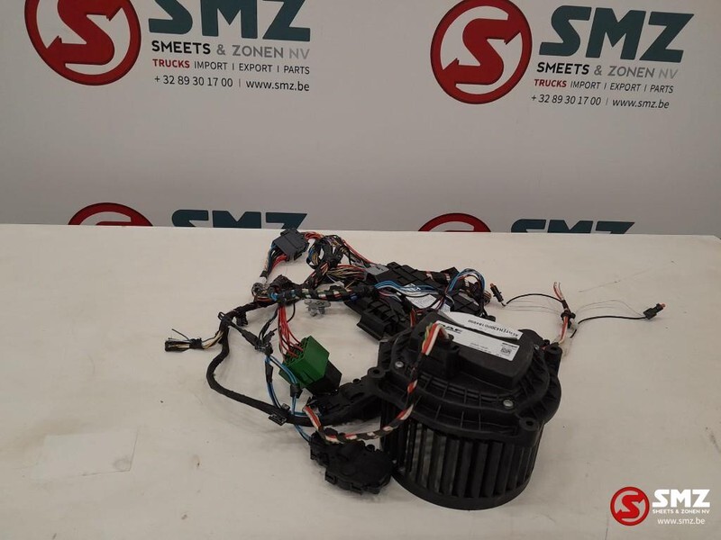 DAF Occ besturingseenheid + kachelmotor DAF XF 480 215 - Elektroniskais vadības bloks (ECU) - Kravas automašīna: foto 2 DAF Occ besturingseenheid + kachelmotor DAF XF 480 215 - Elektroniskais vadības bloks (ECU) - Kravas automašīna: foto 2