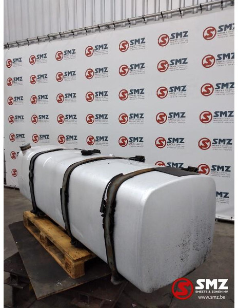 DAF Occ brandstoftank + steunen DAF XF 95 600L 1681833 - Degvielas tvertne - Kravas automašīna: foto 3 DAF Occ brandstoftank + steunen DAF XF 95 600L 1681833 - Degvielas tvertne - Kravas automašīna: foto 3