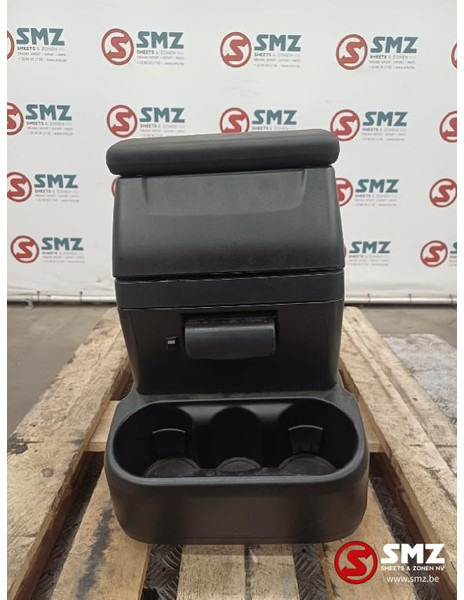 Iveco Occ koelkast 24L Iveco - Kabīne un interjers - Kravas automašīna: foto 1 Iveco Occ koelkast 24L Iveco - Kabīne un interjers - Kravas automašīna: foto 1