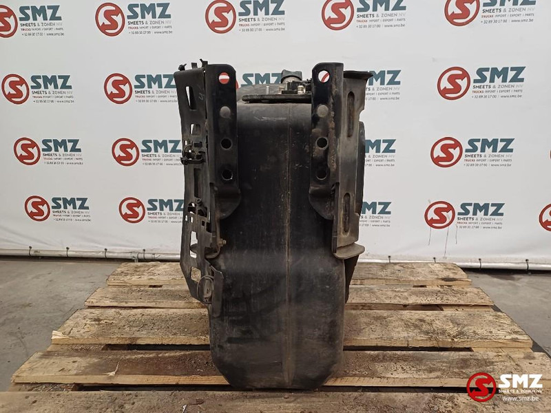 Mercedes-Benz Occ AdBlue tank Mercedes - Degvielas sistēma - Kravas automašīna: foto 4 Mercedes-Benz Occ AdBlue tank Mercedes - Degvielas sistēma - Kravas automašīna: foto 4