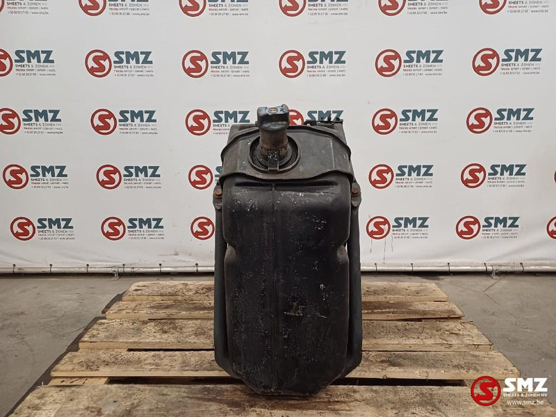 Mercedes-Benz Occ AdBlue tank Mercedes - Degvielas sistēma - Kravas automašīna: foto 3 Mercedes-Benz Occ AdBlue tank Mercedes - Degvielas sistēma - Kravas automašīna: foto 3