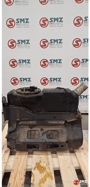 Mercedes-Benz Occ AdBluetank 25L + AdBlueniveausensor Mercedes - Degvielas sistēma - Kravas automašīna: foto 2 Mercedes-Benz Occ AdBluetank 25L + AdBlueniveausensor Mercedes - Degvielas sistēma - Kravas automašīna: foto 2