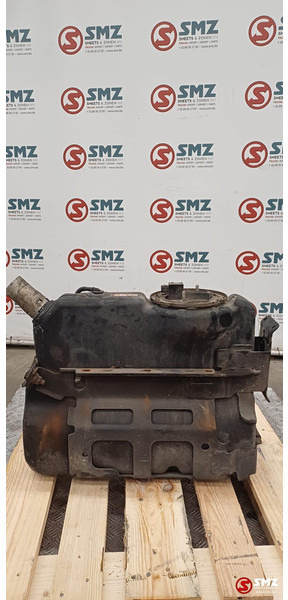 Mercedes-Benz Occ AdBluetank 25L + AdBlueniveausensor Mercedes - Degvielas sistēma - Kravas automašīna: foto 1 Mercedes-Benz Occ AdBluetank 25L + AdBlueniveausensor Mercedes - Degvielas sistēma - Kravas automašīna: foto 1