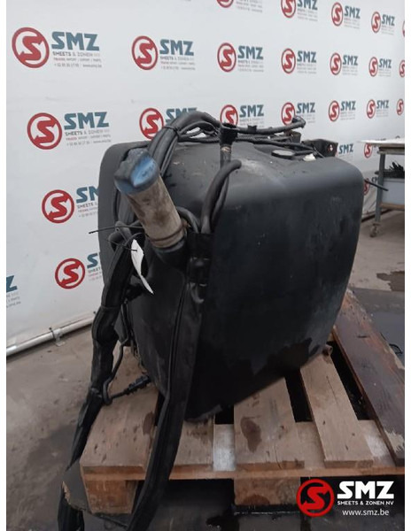 Mercedes-Benz Occ AdBluetank 85L Mercedes - Degvielas sistēma - Kravas automašīna: foto 2 Mercedes-Benz Occ AdBluetank 85L Mercedes - Degvielas sistēma - Kravas automašīna: foto 2