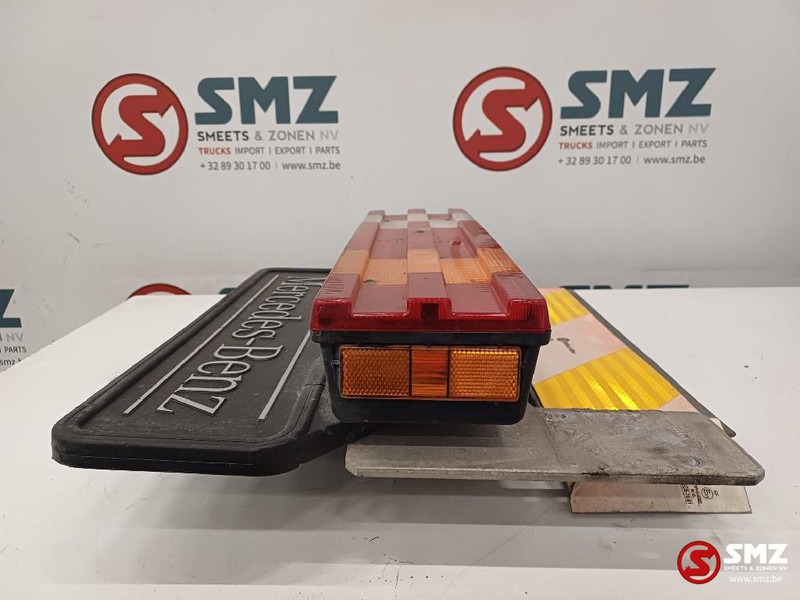 Mercedes-Benz Occ achterlicht rechts met steun Mercedes - Tālās gaismas - Kravas automašīna: foto 4 Mercedes-Benz Occ achterlicht rechts met steun Mercedes - Tālās gaismas - Kravas automašīna: foto 4