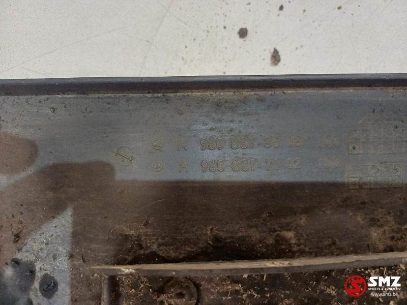 Mercedes-Benz Occ spatbord linksvooraan Mercedes - Virsbūve un ārpuse - Kravas automašīna: foto 5 Mercedes-Benz Occ spatbord linksvooraan Mercedes - Virsbūve un ārpuse - Kravas automašīna: foto 5