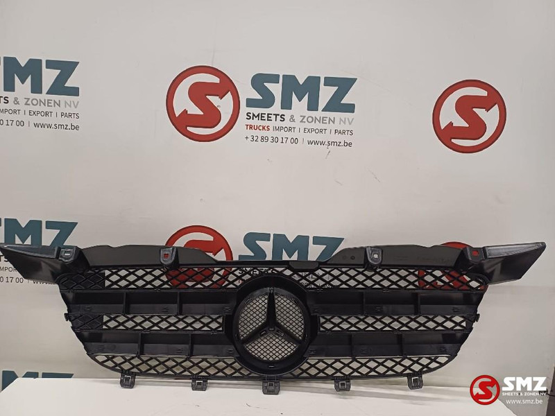 Mercedes-Benz radiator grille Mercedes - Radiatora reste - Kravas automašīna: foto 2 Mercedes-Benz radiator grille Mercedes - Radiatora reste - Kravas automašīna: foto 2