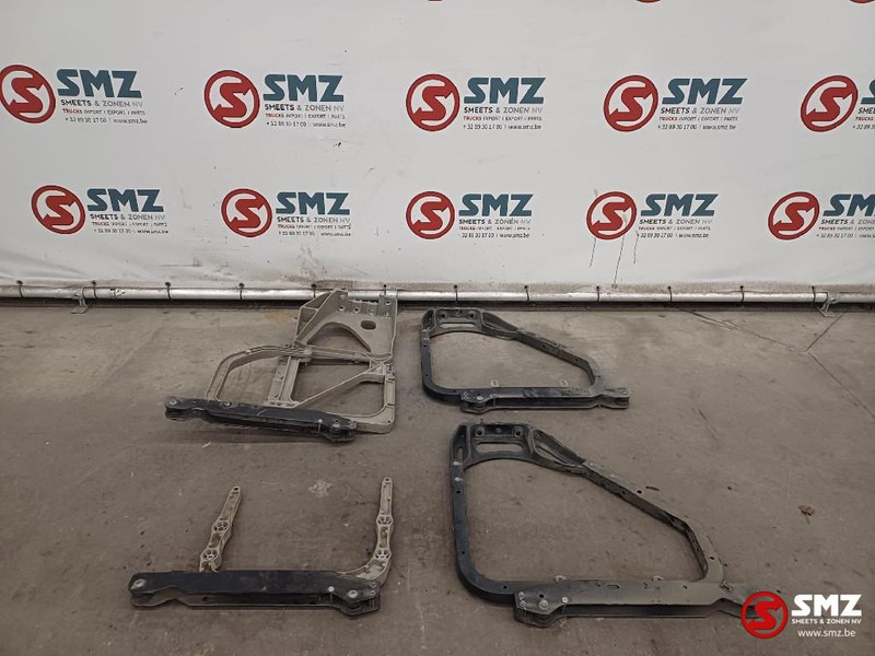 Renault Occ set sideskirt steunen Renault - Rāmis/ Šasija - Kravas automašīna: foto 1 Renault Occ set sideskirt steunen Renault - Rāmis/ Šasija - Kravas automašīna: foto 1