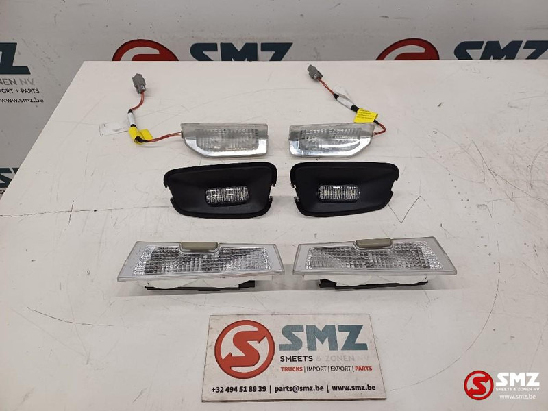 Volvo Occ set cabineverlichting deur + dak + binnen L/R - Kabīne un interjers - Kravas automašīna: foto 1 Volvo Occ set cabineverlichting deur + dak + binnen L/R - Kabīne un interjers - Kravas automašīna: foto 1