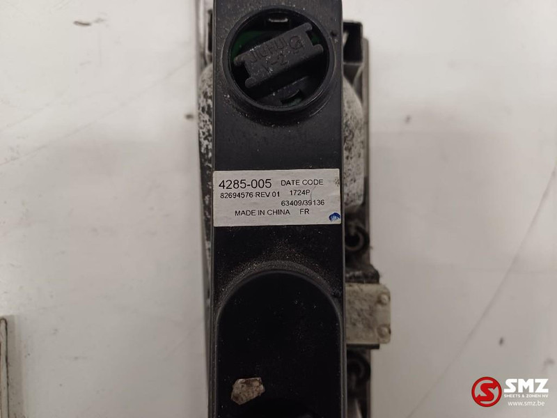 Volvo Occ set cabineverlichting deur + dak + binnen L/R - Kabīne un interjers - Kravas automašīna: foto 3 Volvo Occ set cabineverlichting deur + dak + binnen L/R - Kabīne un interjers - Kravas automašīna: foto 3