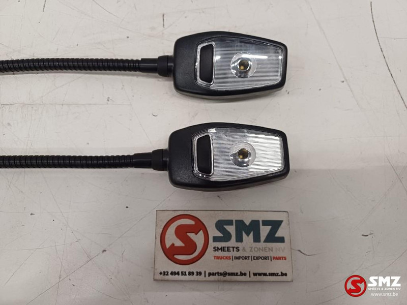Volvo Occ set van 2 leeslampen Volvo - Kabīne un interjers - Kravas automašīna: foto 4 Volvo Occ set van 2 leeslampen Volvo - Kabīne un interjers - Kravas automašīna: foto 4