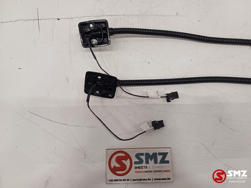 Volvo Occ set van 2 leeslampen Volvo - Kabīne un interjers - Kravas automašīna: foto 3 Volvo Occ set van 2 leeslampen Volvo - Kabīne un interjers - Kravas automašīna: foto 3