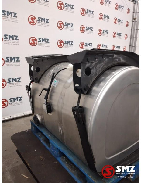Volvo brandstoftank 405 L Volvo - Degvielas tvertne - Kravas automašīna: foto 1 Volvo brandstoftank 405 L Volvo - Degvielas tvertne - Kravas automašīna: foto 1