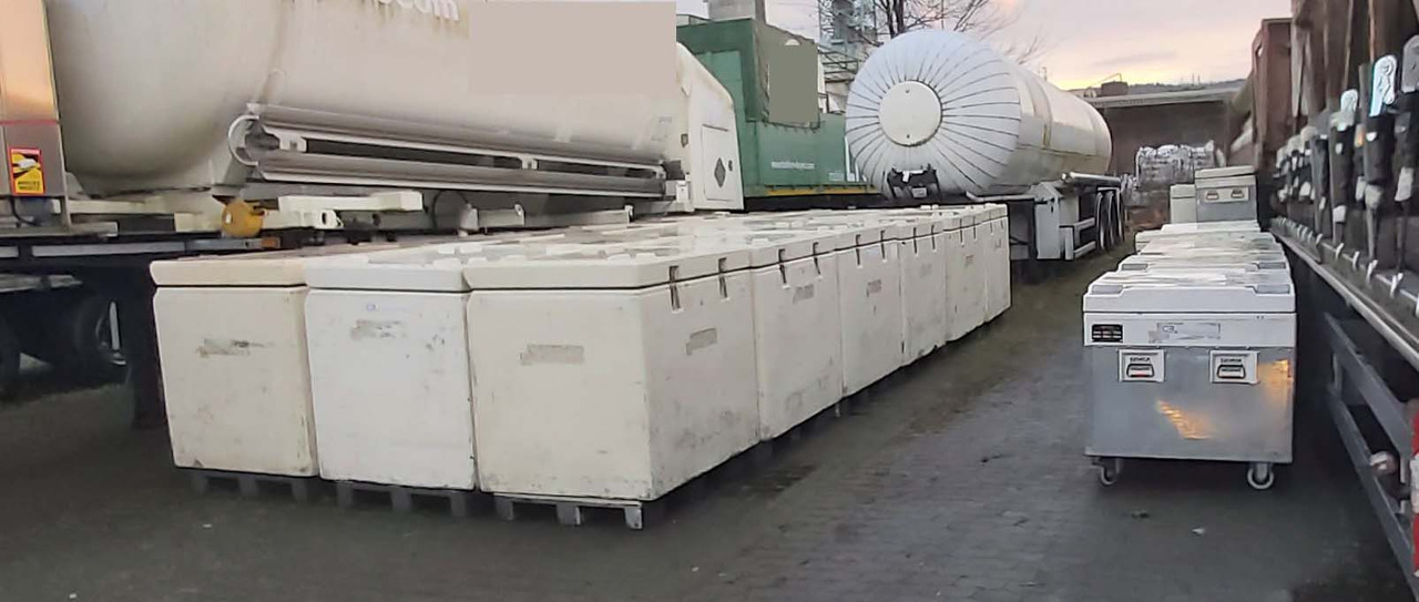 Dry ice containers used for dry ice (Trockeneis) boxes - Maināmā virsbūve - furgons: foto 1 Dry ice containers used for dry ice (Trockeneis) boxes - Maināmā virsbūve - furgons: foto 1