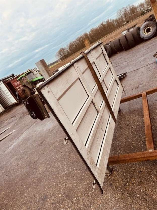 Krone Achterdeur links - Virsbūve un ārpuse - Kravas automašīna: foto 2 Krone Achterdeur links - Virsbūve un ārpuse - Kravas automašīna: foto 2