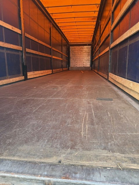 Schmitz Cargobull Laadklep - Tenta puspiekabe: foto 5 Schmitz Cargobull Laadklep - Tenta puspiekabe: foto 5