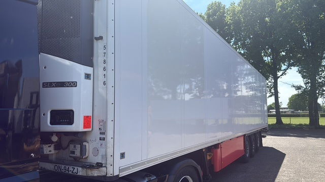 Schmitz Cargobull Thermoking SLXe 300 Laadklep Liftas 3924 dieseluren - Puspiekabe refrižerators: foto 1 Schmitz Cargobull Thermoking SLXe 300 Laadklep Liftas 3924 dieseluren - Puspiekabe refrižerators: foto 1