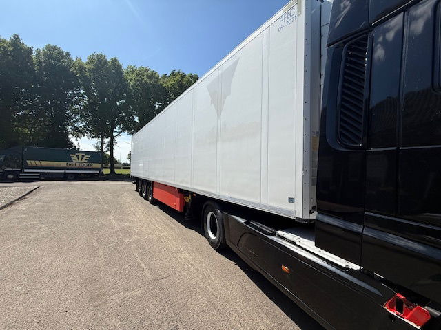 Schmitz Cargobull Thermoking SLXe 300 Laadklep Liftas 3924 dieseluren - Puspiekabe refrižerators: foto 4 Schmitz Cargobull Thermoking SLXe 300 Laadklep Liftas 3924 dieseluren - Puspiekabe refrižerators: foto 4