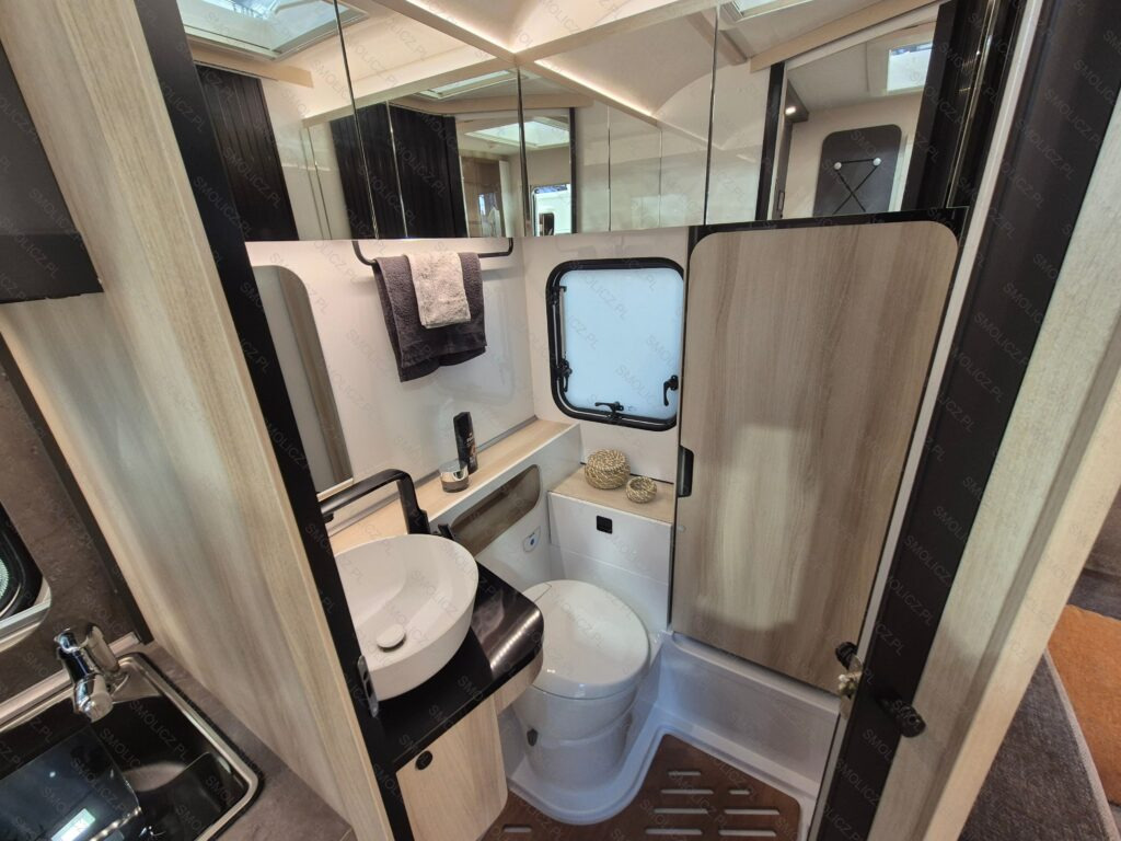 Dzīvojamais treileris DE LUXE 460 SL: foto 7 Dzīvojamais treileris DE LUXE 460 SL: foto 7