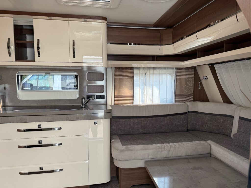 Hobby 720 KWFU Prestige 2020 - Dzīvojamais treileris: foto 5 Hobby 720 KWFU Prestige 2020 - Dzīvojamais treileris: foto 5