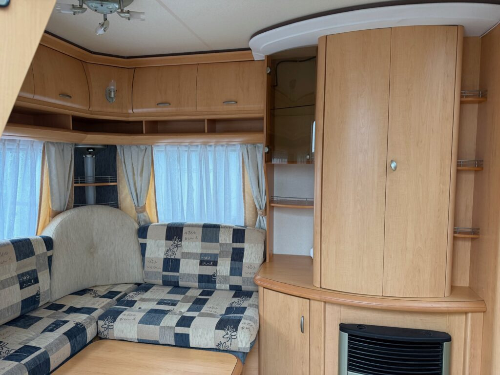 Hobby De Luxe 540 UL 2007 - Dzīvojamais treileris: foto 5 Hobby De Luxe 540 UL 2007 - Dzīvojamais treileris: foto 5