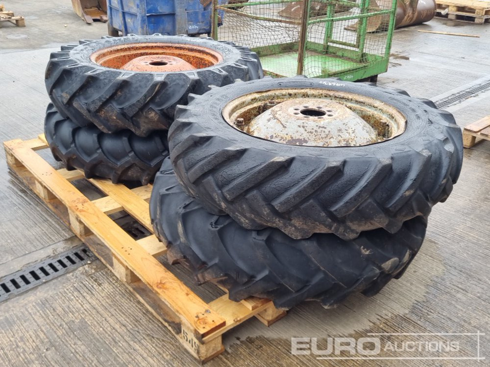 12.4-28 Tyre& Rim (4 of) - Riepa: foto 3 12.4-28 Tyre& Rim (4 of) - Riepa: foto 3