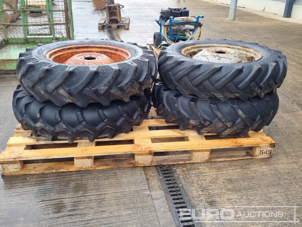12.4-28 Tyre& Rim (4 of) - Riepa: foto 2 12.4-28 Tyre& Rim (4 of) - Riepa: foto 2