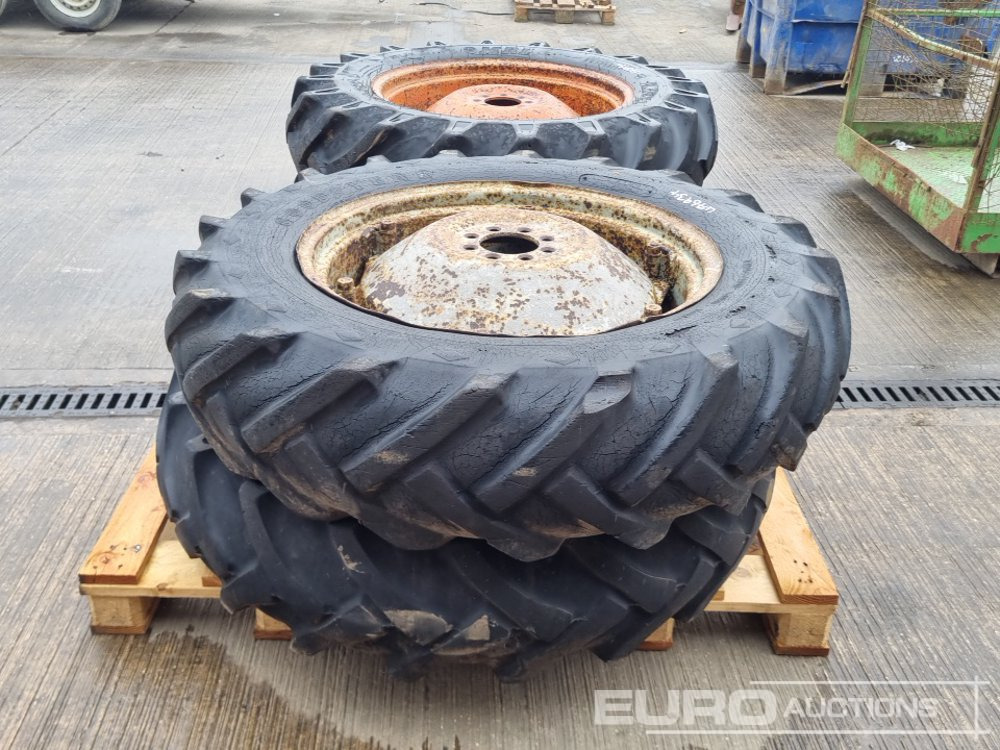 12.4-28 Tyre& Rim (4 of) - Riepa: foto 4 12.4-28 Tyre& Rim (4 of) - Riepa: foto 4