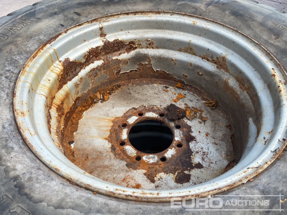 18.4-26 Tyre & Rim (2 of) - Riepa: foto 4 18.4-26 Tyre & Rim (2 of) - Riepa: foto 4