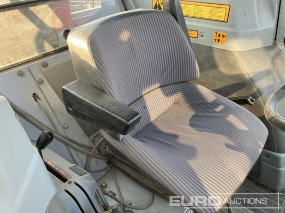 1996 Massey Ferguson 382 4WD, A/C - Traktors: foto 3 1996 Massey Ferguson 382 4WD, A/C - Traktors: foto 3