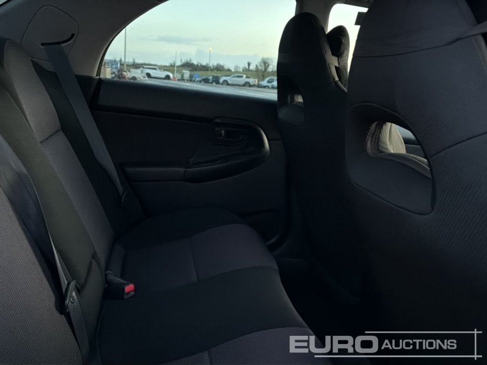 Vieglā automašīna 2001 Subaru Impreza: foto 16