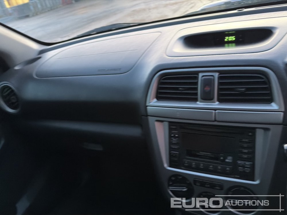 Vieglā automašīna 2001 Subaru Impreza: foto 24