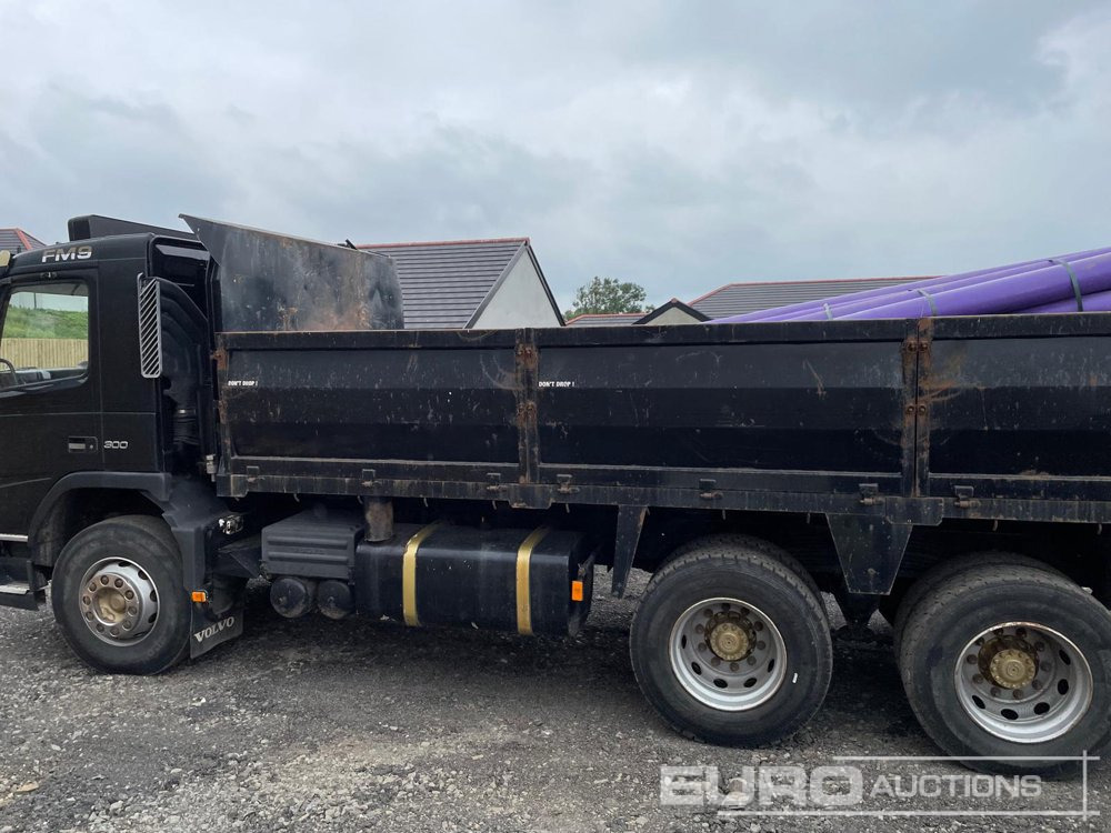 2003 Volvo FM9 300 - Kravas automašīna pašizgāzējs: foto 1 2003 Volvo FM9 300 - Kravas automašīna pašizgāzējs: foto 1