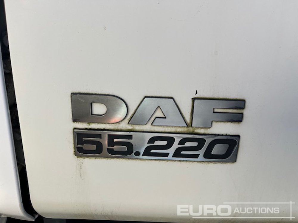 Bortu kravas automašīna/ Platforma 2004 DAF LF55.220: foto 10