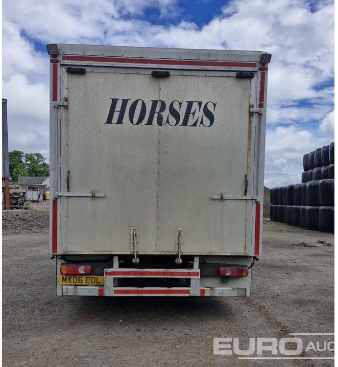 2006 DAF 45.150 - Kravas automašīna dzīvnieku pārvadāšanai: foto 2 2006 DAF 45.150 - Kravas automašīna dzīvnieku pārvadāšanai: foto 2