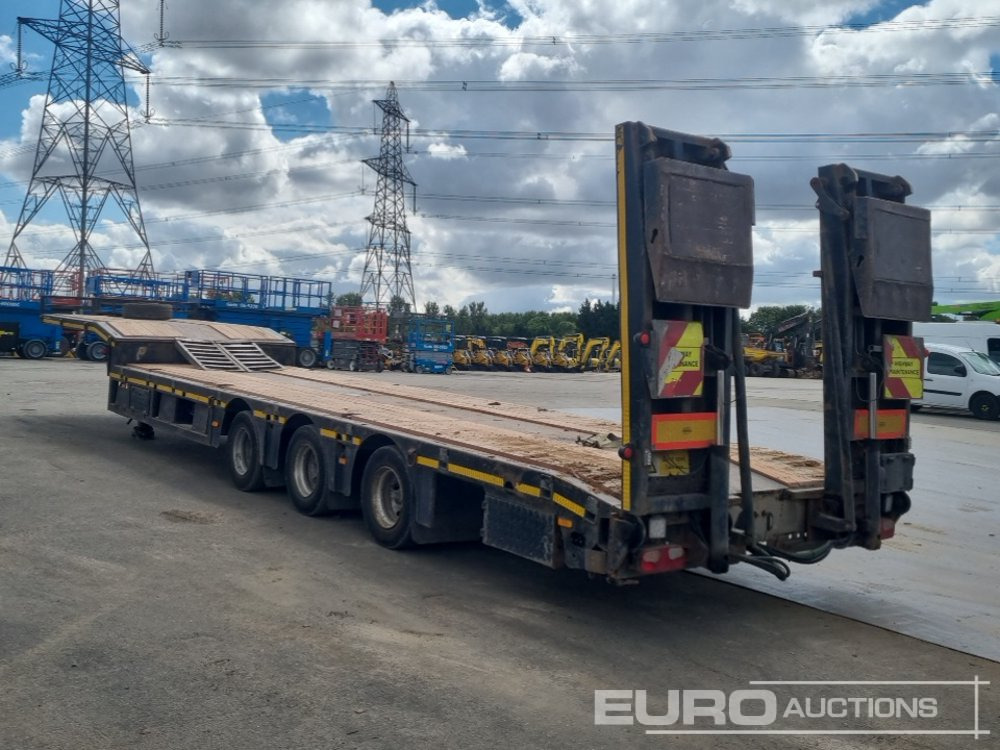 2008 Kassbohrer Tri Axle Step Frame Low Loader Trailer, Outriggers, Hydraulic Flip Toe Ramps. - Puspiekabe zema profila platforma: foto 3 2008 Kassbohrer Tri Axle Step Frame Low Loader Trailer, Outriggers, Hydraulic Flip Toe Ramps. - Puspiekabe zema profila platforma: foto 3