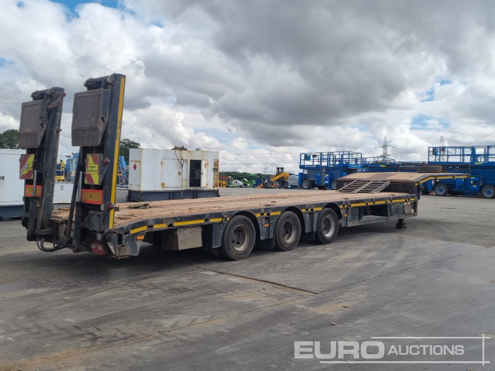 2008 Kassbohrer Tri Axle Step Frame Low Loader Trailer, Outriggers, Hydraulic Flip Toe Ramps. - Puspiekabe zema profila platforma: foto 5 2008 Kassbohrer Tri Axle Step Frame Low Loader Trailer, Outriggers, Hydraulic Flip Toe Ramps. - Puspiekabe zema profila platforma: foto 5