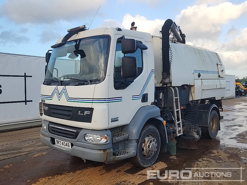 2010 DAF LF55-220 - Ielu tīrīšanas mašīna: foto 1 2010 DAF LF55-220 - Ielu tīrīšanas mašīna: foto 1